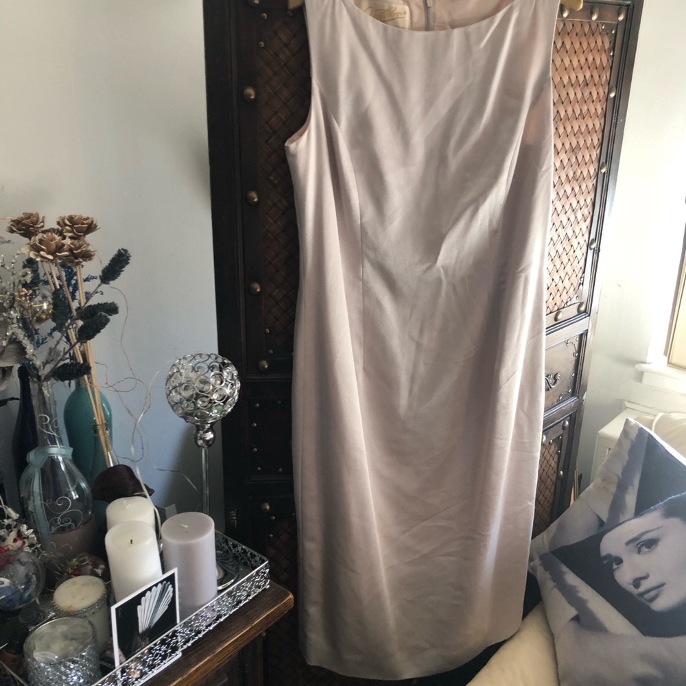 Elegant soft Rickie Freeman’s dress